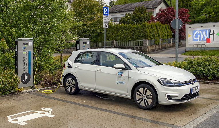E-Mobilitaet-Auto-Ladesaeule-Gemeindliche-Werke-Hengersberg