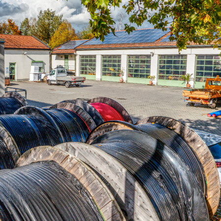 Breitbandausbau-kabeltrommeln-glasfaser-Gemeindliche-Werke-Hengersberg